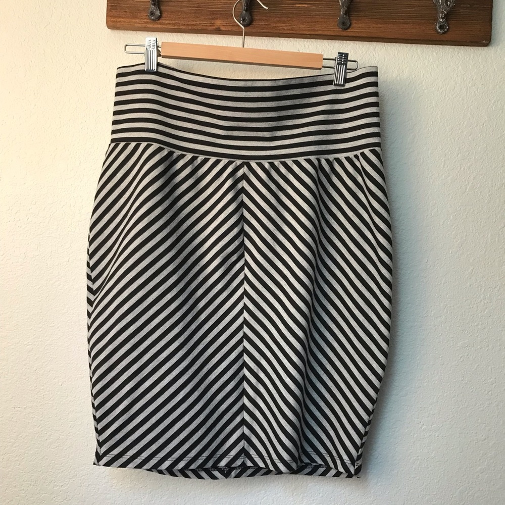 Torrid Black and White Pencil Skirt